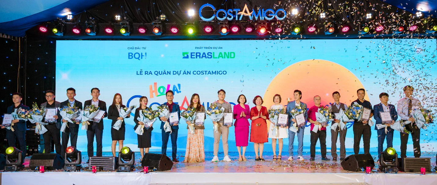 Gần 20 đơn vị nhận chứng nhận phân phối dự án. Ảnh: Eras Land